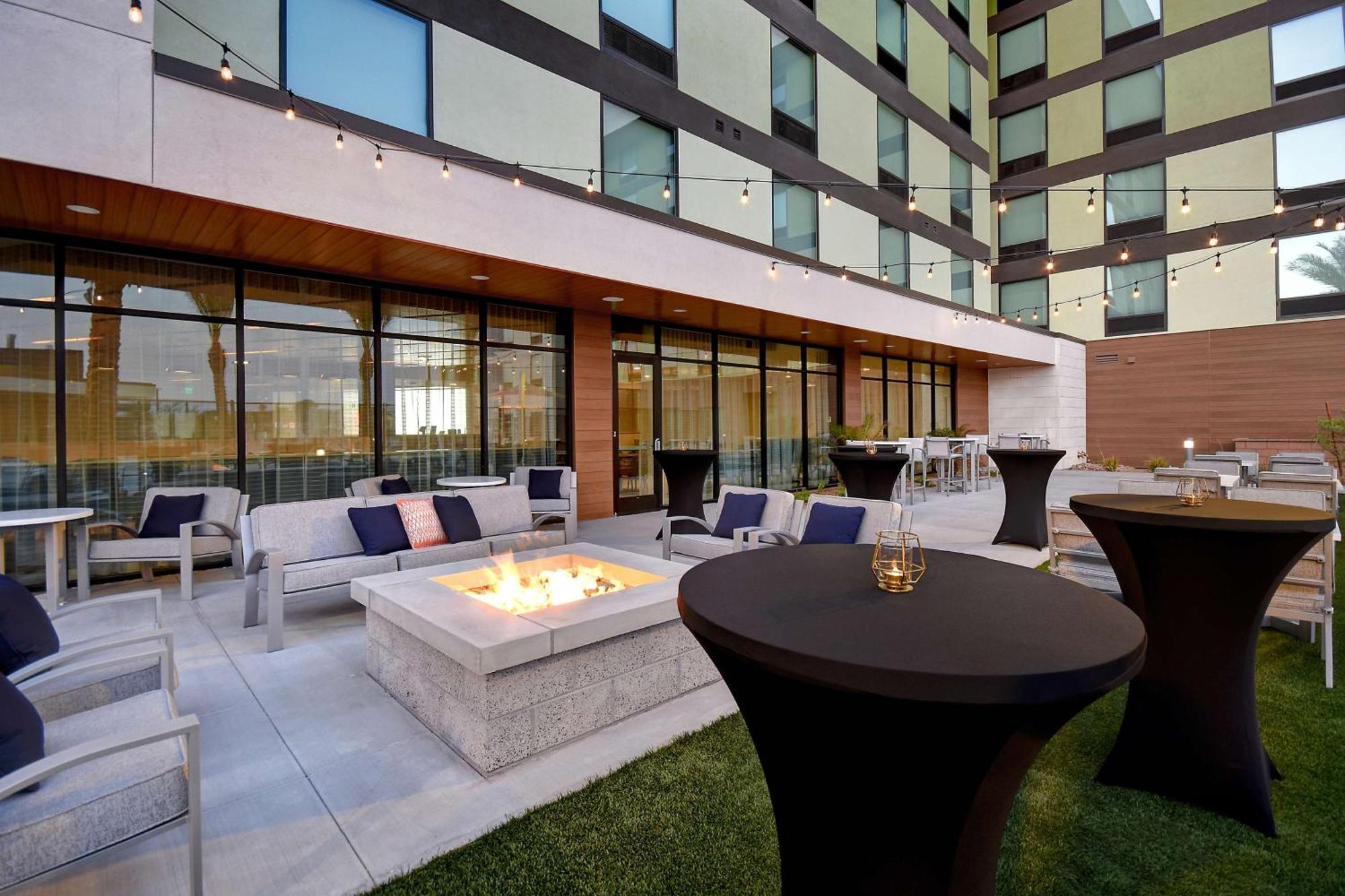 Home2 Suites By Hilton Las Vegas Convention Center - No Resort Fee Экстерьер фото