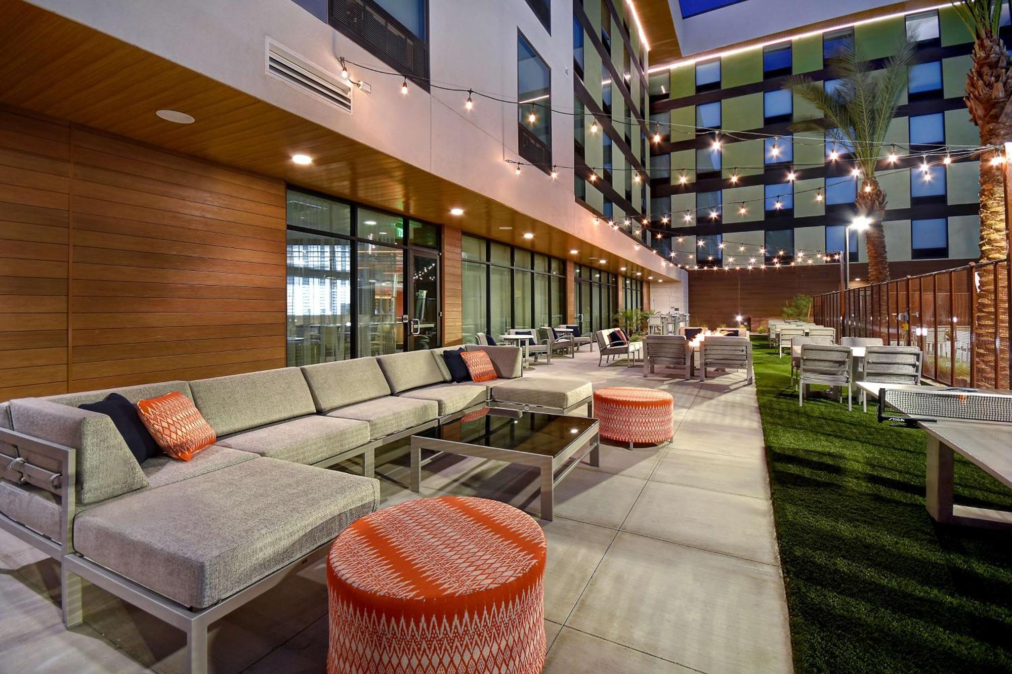 Home2 Suites By Hilton Las Vegas Convention Center - No Resort Fee Экстерьер фото